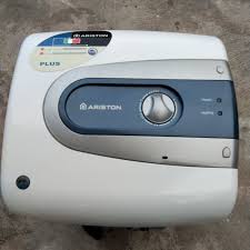 Memiliki daya watt sekitar 200 watt saja dan kapasitas 10 liter bisa menjadikan pilihan terbaik untuk dirumah anda. Jual Water Heater Ariston Ti Pro 15 Liter Jakarta Selatan Toko Usaha Baru Kloset Tokopedia
