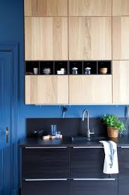 Modele De Cuisine Ikea Metod Avec Des Facades Noires Tingsryd Et Des Facades En Bois Hyttan From Decoidees Be Kuchendesign Haus Kuchen Kuche