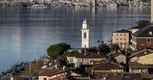 Ci troveret proprio davanti all'arco di campione d'italia. Campione Nella Morsa Dei Limiti Italiani E Svizzeri Laregione