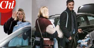 Per il momento nessuna indiscrezione circa il. Barbara Berlusconi Esce Dalla Clinica Con Il Quarto Figlio Francesco Amos E Il Compagno Lorenzo Guerrieri Gossip
