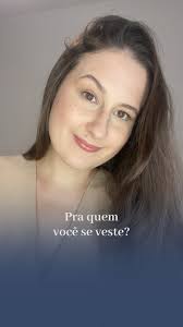 Já parou para pensar se você realmente se veste por você? Ou se, no fundo,  suas escolhas estão sendo guiadas pela expectativa dos outros?, Tem dias  que buscamos conforto, tem dias que queremos estar ...