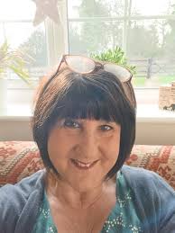 Hey you lovely clever people, I have been toying with the idea of growing  my hair out because I'm literally box dying it every 3 weeks. Please can  you show me how