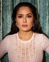 She looks so beauty , Salma Hayek 💋💖 #BOOMchallenge #salmahayek