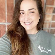 Molly Irvin's Instagram, Twitter & Facebook