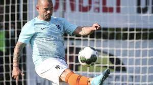 A product of the afc ajax academy, he previously played for ajax, with whom he won four trophies and was. ð€ð…ð‚ ð€ð‰ð€ð— On Twitter Wesley Sneijder During Warm Up For A Game Of Football With Ex Internationals