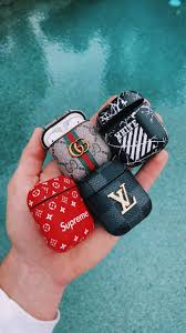 Airpods Leder 3d Luxus Classic Elegant Character Design Cover In 2020 Earbuds Case Phone Case Accessories Airpod Case