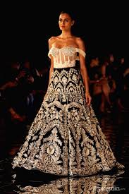 India Couture Week 2017 Manish Malhotra This season at india couture week 2016, manish malhotra presented his collection titled 'the persian story', inspired by the.