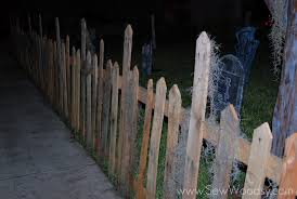 Diy privacy fence with pallets. Halloween Wood Pallet Fence Sew Woodsy