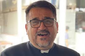 Músico católico lucha con cáncer y lanza canción sobre confiar en Dios