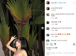 TWICE MOMO、プールでスタイル抜群な水着姿を披露 髪をアップにしてにっこり - Real Sound｜リアルサウンド