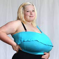 Woman with giant 42N breasts told by doctors her boobs aren't BIG enough  for NHS operation - Mirror Online