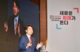 이 신임 대표는 11일 오전 여의도 당사에서 열린 국민의힘. ê²½í–¥ì‹ ë¬¸