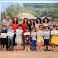 Ambele au plusuri și minusuri. Serbare Sfarsit De An Scolar Wendy School