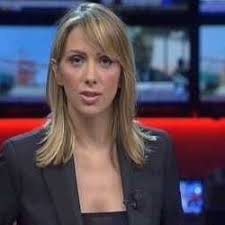 Dopo una laurea in giurisprudenza, è diventata giornalista professionista nel 2005. Simona Branchetti Gambe Seno Hot Fotogallery Game Fox Entertainment