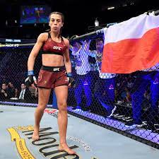 Official mma page for joanna jedrzejczyk videos, upcoming events, statistics olsztyn, poland strawweight events: Graphic Joanna Jedrzejczyk Posts Photos Of Nasty Cut On Leg Bloody Elbow