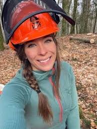 🌲❤️ . . . #treework #axe #lumberjack #lumberjill #logging #timber #felling  #timberfallersdoitbetter #stihl661 #arborist #bluecollarbabe