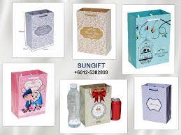 Kantong pelastik terkenal murah dan praktis, meski tak praktis dicetak dengan desai yang atraktif. Sungift Paper Bags Goodies Bags Cenderahati Dan Aksesori Di Seri Kembangan Selangor