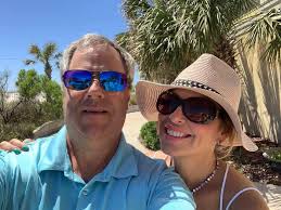 Pontoon boat rental for 8 people?