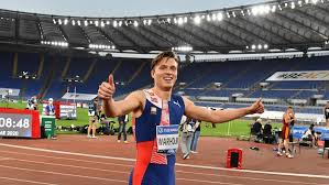 Mais ce qui rend la finale à venir aussi excitante, c'est qu'on a du mal à imaginer le double champion du monde en titre survoler ses rivaux. 400 Meter Hurden Uralt Weltrekord Gebrochen Leichtathletik Sportnews Bz