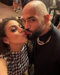 Both Ricochet and Samantha Irvin claim that screenshots of tweets posted  online by Ricochet aren't real. I straight up asked Ricochet, as he is  usually pretty cool about responding and he did,
