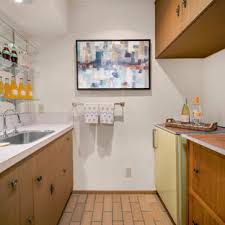 It doesn't matter if you're just getting started, or are well on your way to becoming. 75 Beautiful Mid Century Modern Home Bar With Laminate Countertops Pictures Ideas April 2021 Houzz