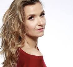 Joanna Koroniewska w mocnych słowach ucina plotki dotyczące jej ojca.  „Ojciec to stan emocji a nie wspólny kod DNA”