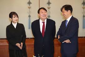 김씨가 주가조작 의혹이 있는 회사에 전주, 그러니까 자금을. Eb6f81zw8o86tm