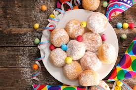 Tanti nomi per un dolce di carnevale che unisce piccoli e grandi golosi! Fritti Di Carnevale 9 Ricette Da Sperimentare In Cucina Per Una Festa Golosissima