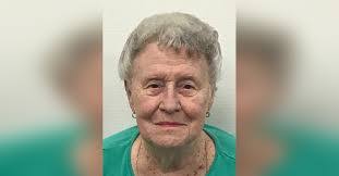 Ruth Vetter's Instagram, Twitter & Facebook