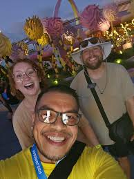 Vloggers : r/UniversalOrlando