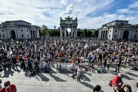 <<l'odio non è un opinione>> lo slogan comparso su molti striscioni. Ddl Zan Manifestazione A Milano Da Francesca Pascale A Paola Turci 8mila Persone In Piazza Il Mattino It