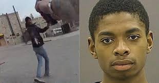 El momento en que un delincuente es abatido un instante antes de que le  disparara a un policía