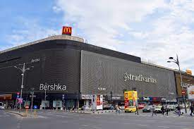 Unirea shopping center is a chain of two large shopping centres, the initial one being located in unirii square, bucharest, romania, and the second one in brașov. Pandemia AfecteazÄƒ Afacerile Bershka È™i Pull Bear È™i Au Inchis Magazinele Din Unirea Shopping Center