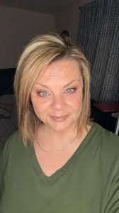 She ------- a very mascaraed in the early morning. A) made B) looks C) had  D) looked