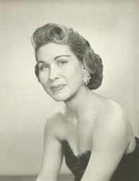 Betty Nell's Instagram, Twitter & Facebook