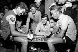 Poulidor finished in the same time, but anquetil (as stage winner) was awarded a one minute bonus which all but negated poulidor's efforts in the alps. Poulidor Anquetil Face A Face Dans Le Tour 1964
