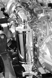 En katalysator är ett ämne som utan att själv förbrukas ändrar kinetiken hos en termodynamiskt tillåten kemisk reaktion genom att öppna en alternativ reaktionsväg med lägre aktiveringsenergi så att fler partiklar har tillräckligt hög energi för att kunna reagera. Katalysator Gebraucht Gefilterte Abgase In Dem Auto