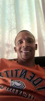 Die plaaslike polisiestasie in Van Wyksdorp is besig om 'n vars en  kleurvolle nuwe baadjie aan te trek. Klik op die skakel om die berig te  lees: