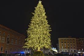 Albero di natale roma 2018 spelacchio insegna l unicita inside marketing. Luci Di Natale 2020 A Roma E La Magia Di Spelacchio