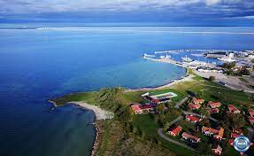 Stuga med uterum och egen insynsskyddad tomt på ca 800kvm. Farjestaden Farjestaden Oland Oeland Sverige Sweden Svezia