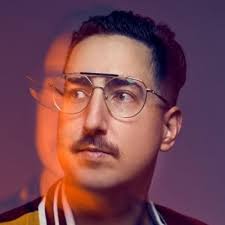 Liz Schmidt (@lizign)