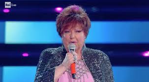Sanremo orietta berti radio italia 2021. Sanremo 2021 L Abito Di Orietta Berti Quarta Serata Festival Stilista Look