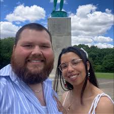 How to care for this and how do I water the moss pole 🤔🤔🤔