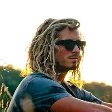 This is because short hair doesn't have enough length to make the rest of the unswept hair fall graciously. Surfer Hair For Men 20 Cool Beach Men S Hairstyles 2021 Guide