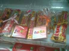 Ideal dinikmati saat santai bersama teman dan keluarga. Indomaret Kami Tidak Jual Paket Coklat Bonus Kondom