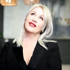 Laura Foti's Instagram, Twitter & Facebook