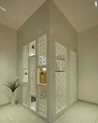 Keberadaan mushola dalam rumah bisa jadi sama pentingnya dengan ruangan lain, seperti kamar tidur, ruang tamu, ruang keluarga, dapur, dan gundang. 7 Inspirasi Desain Mushola Dalam Rumah Agar Ibadah Makin Khusyuk Orami