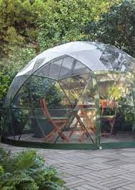 ouvert ou ferme c est tres pratique ce igloo de jardin serre geodesique igloo de jardin jardin igloo amenagement garden igloo tent outdoor