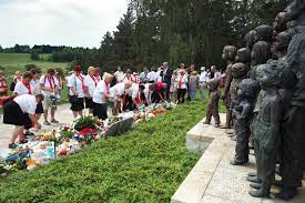 Lidice ( deutsch liditz ) ist eine gemeinde im okreskladno in tschechien. Gemeinsam Gegen Faschismus Von Gestern Und Heute Gedenken An Das Massaker Von Lidice Die Linke Landesverband Brandenburg