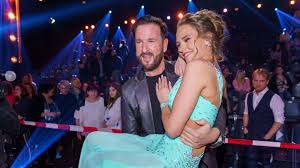 Ich habe seit einigen wochen eine. Laura Muller Michael Wendler New Couple Photo Heats The Mind Couple Photos Pop Singers Couples